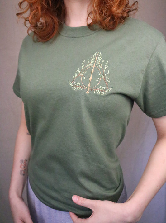 T-shirt Enchanted Hallows en vert forêt